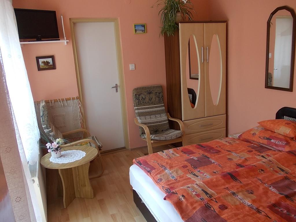 Judit Vendeghaz Heviz Room photo