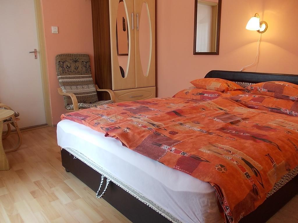 Judit Vendeghaz Heviz Room photo