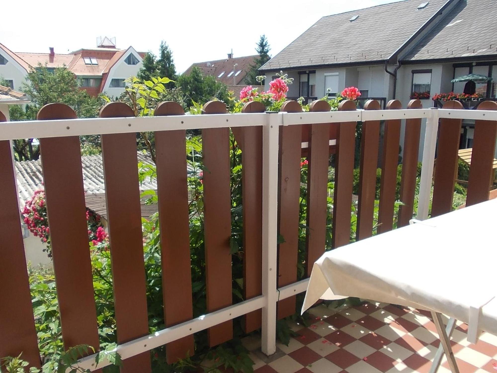 Judit Vendeghaz Heviz Exterior photo